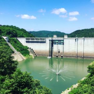 陶町水上｜高さ114.0メートル。内部の見学できる日本でも珍しいダム｜小里川ダム